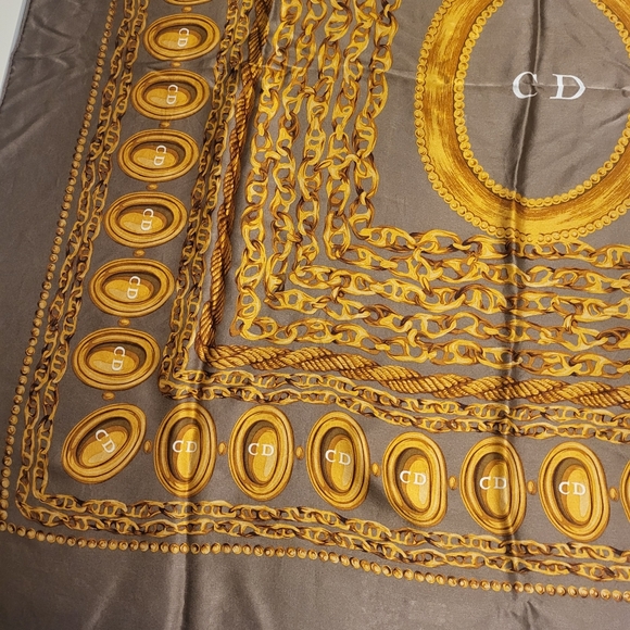🔥EUC 💯 GORGEOUS CHRISTIAN DIOR CHAIN SILK SCARF - Picture 8 of 10